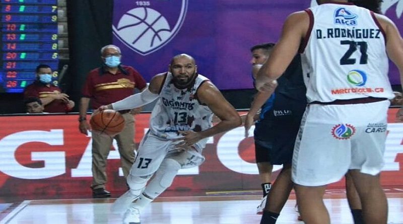Gigantes conquista su tercera victoria de la temporada al vencer 74-61 a los Cangrejeros