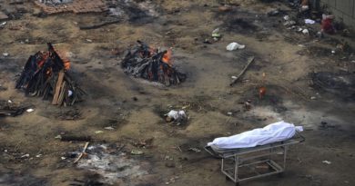 Piras funerarias y colapso sanitario | La India rompe récords mundiales de contagios y muertes diarios durante segunda ola de COVID19