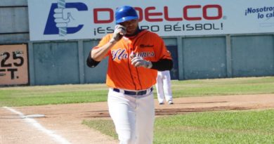 El venezolano Ricardo Marcano persigue la Triple Corona de bateo en El Salvador