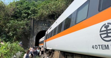Al menos 48 muertos y decenas de heridos al descarrilarse un tren en un túnel de Taiwán