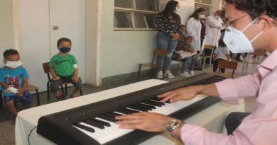 Niños internados en el Hospital Dr. Ángel Larralde recibieron “Vacunación Musical”