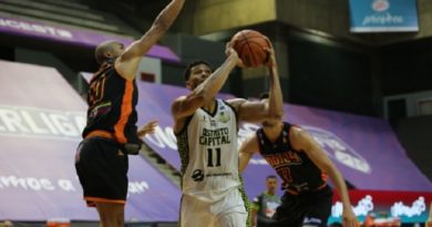 Spartans conquista su segunda victoria de la Súper Ronda al vencer 71-68 a los Indios