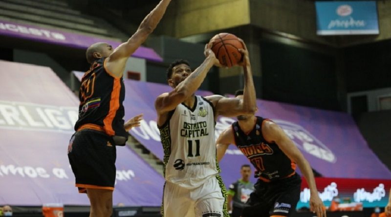 Spartans conquista su segunda victoria de la Súper Ronda al vencer 71-68 a los Indios