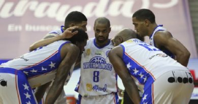 El “Expreso Azul” clasificó a las semifinales de la Superliga al derrotar 77-72 a Spartans