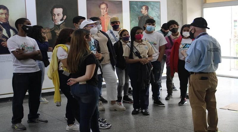 Explican pasos para el proceso de registro de bachilleres en el SNI desde la Unidad Educativa Andrés Eloy Blanco de Caracas