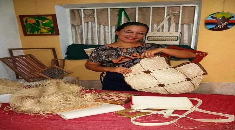 Mulla designa a Yeiris Flores como la Artesana del mes de mayo