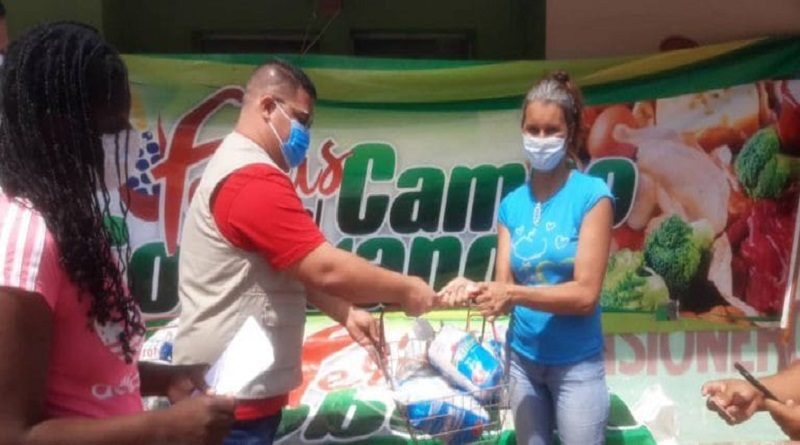 Feria del Campo Soberano distribuye 4,09 toneladas de proteínas en Base de Misiones Lomas de Vista Hermosa de Barcelona