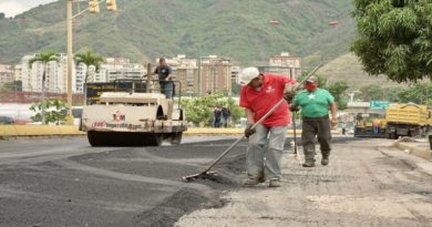 Inspeccionan obras de bacheo y mantenimiento en el bulevar César Rengifo de Caracas