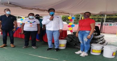 Dotan de rollos de manto y cuñetes prime a la Escuela Nicolás Antonio Pulido en el sector Santa Rosa de Barinas