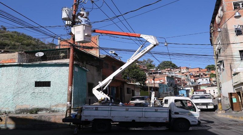 Corpoelec recupera alumbrado público en la parroquia La Pastora en Caracas