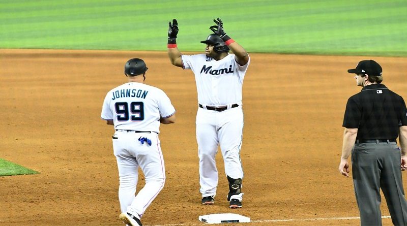 Jesús Aguilar remolcó dos carreras en victoria de los Marlins 9-6 ante los Filis