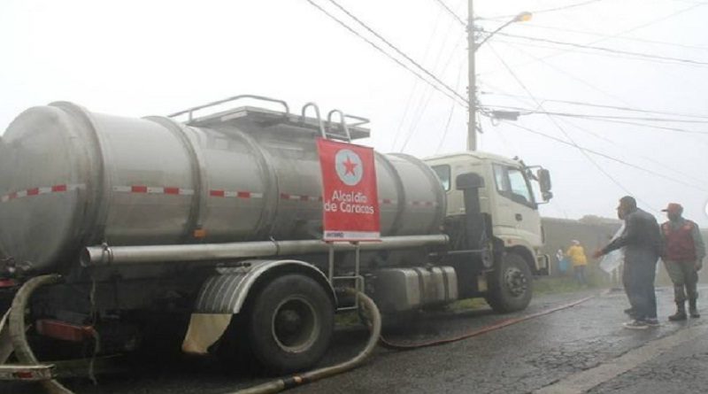 Más de 220 familias son atendidas con la distribución de agua por en la parroquia El Junquito de Caracas