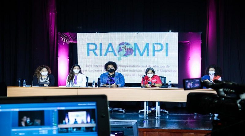 Equipo promotor Nacional del Congreso Bicentenario de los Pueblos capítulo mujeres evalúan propuestas para avanzar a los ataques de la guerra económica