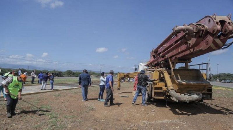 Supervisan construcción del Monumento Bicentenario en La Vela Falcón