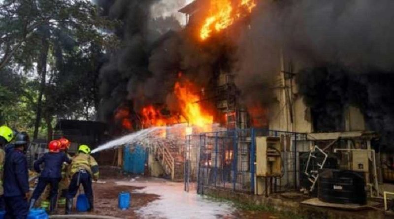 Al menos 4 personas fallecieron y otras 13 resultaron heridas al registrarse un incendio en India