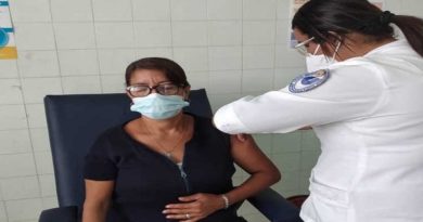 Más de 1.200 abuelos recibieron la vacuna Sputnik-V contra la COVID-19 en La Guaira