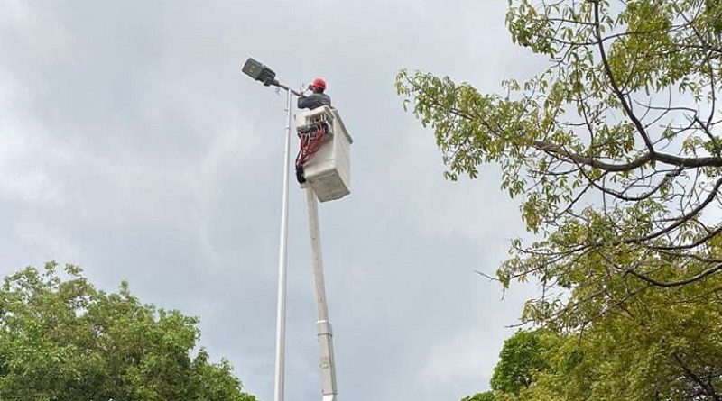 Instalan 90 nuevas luminarias en tramo de avenida Los Próceres en Mérida