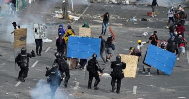 Naciones Unidas y la Unión Europea exhortaron a Duque a cesar la feroz represión en las protestas en Colombia que han dejado 19 fallecidos, decenas de heridos y detenidos