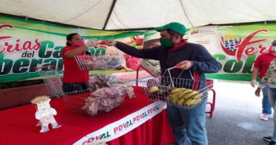 PDVAL distribuye 1,22 toneladas de combos proteicos a familias del sector la Florecita en Monagas
