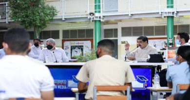 Presidente Maduro llamó a los transportistas respetar el pasaje estudiantil