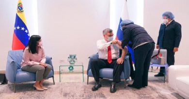 Embajador de Rusia en Venezuela primer voluntario en recibir dosis de la EpivacCorona contra la COVID-19