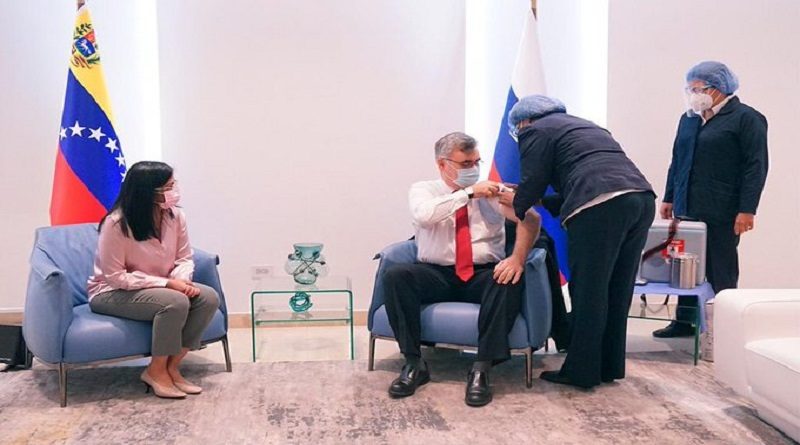 Embajador de Rusia en Venezuela primer voluntario en recibir dosis de la EpivacCorona contra la COVID-19
