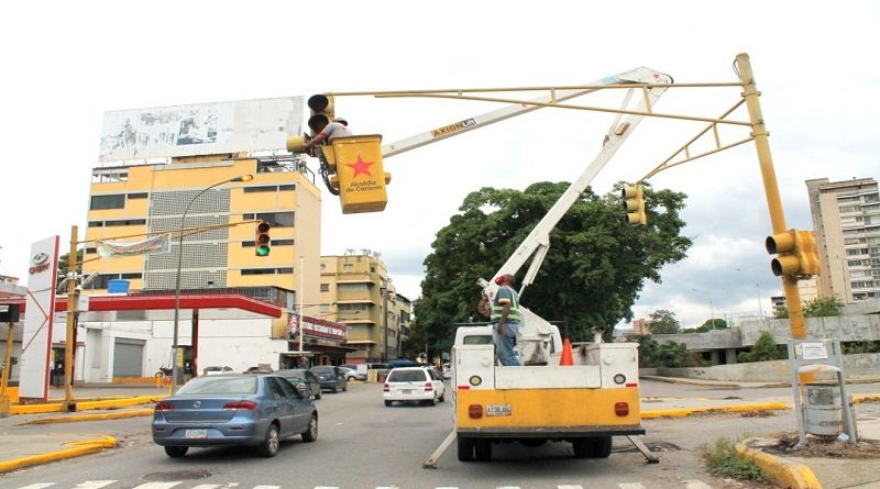 Avanza Plan de Mantenimiento y Modernización de la Red Semafórica de Caracas en sector Los Chaguaramos