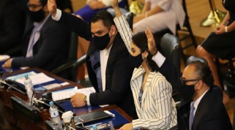 FMLN denuncia ataque a Estado de derecho en El Salvador