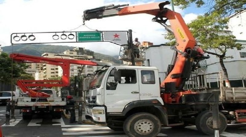 Activan plan de mantenimiento de semáforos en avenidas Andrés Bello y Baralt de Caracas