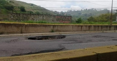 Reparan fisura del tubo matriz de Hidrocapital en la Panamericana