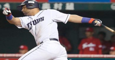 Ernesto Mejía despachó su primer jonrón de la temporada en Japón