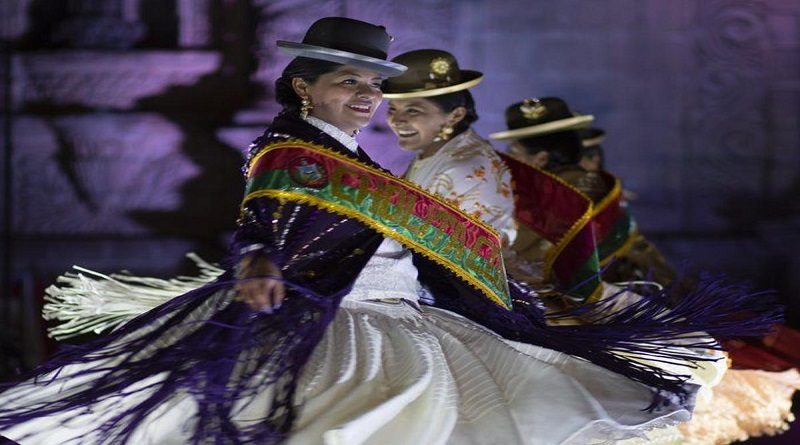 Bolivia organiza certamen Cholita Paceña 2021 para reivindicar identidad de la mujer de pollera