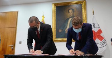 Venezuela y el CICR firman convenio para reunificar a niños y adolescentes con sus familias