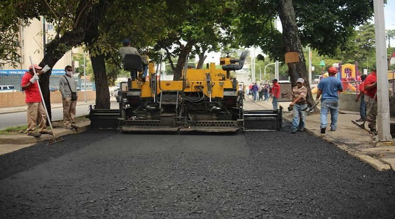 Avanza Plan de Bacheo con la colocación de más de 2 mil toneladas de asfalto en la parroquia El Recreo