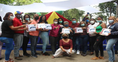En Caracas entregan recursos a Consejos Comunales para desarrollar 17 proyectos de infraestructura