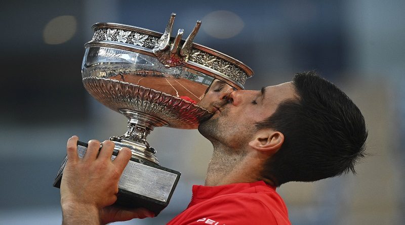 Djokovic gana