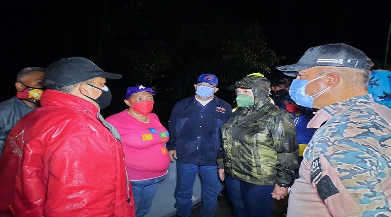 Gobierno Bolivariano se despliega en los 5 ejes de la parroquia Macarao para supervisar daños causados por desbordamiento de quebradas