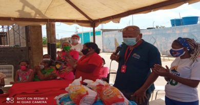 Mercal distribuye combos alimenticios a la Bases de Misiones “Las Caquetias de Libertadores” en Santa Ana de Coro