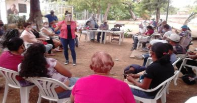 Banmujer dictó taller a Unidades de Producción Familiar de Guarenas en Miranda