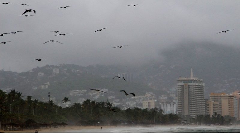 Tormenta Tropical Enrique se intensifica a huracán categoría 1 a su paso por México