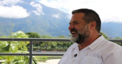 Diputado al Parlamento Europeo, Manu Pineda: El presidente Nicolás Maduro heredó el relevo simbólico de la espada de Bolívar
