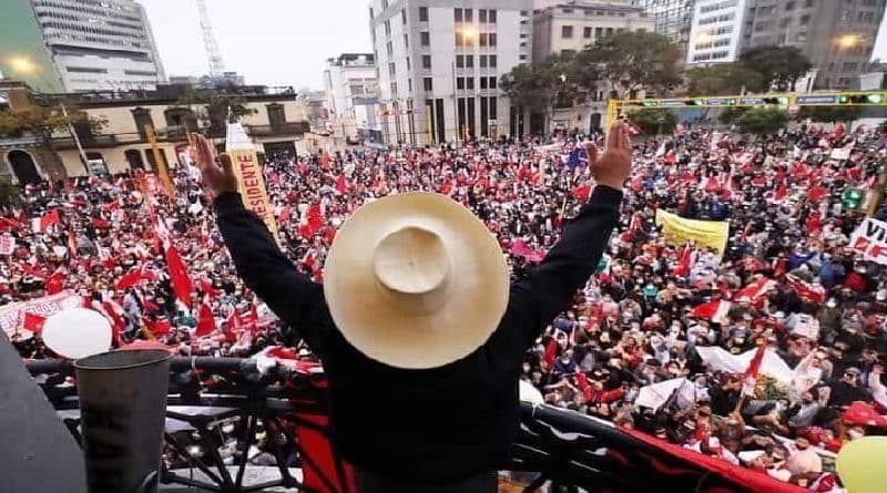 Castillo se mantiene en las presidenciales con más del 97% de actas procesadas