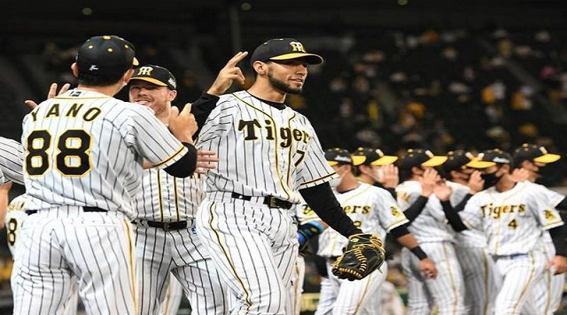 Robert Suárez sigue indetenible en Japón al rescatar su juego número 23 de la temporada