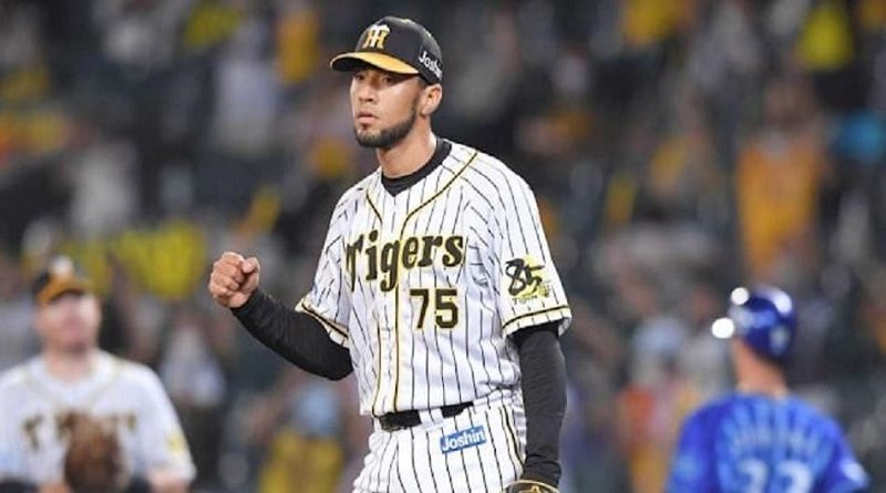 Robert Suárez salvó su juego número 17 de la temporada en Japón