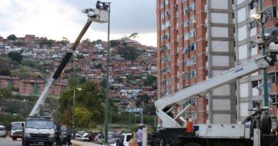 Continúa sustitución de 320 luminarias en el Complejo Urbanístico Ciudad Tiuna