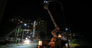 Corpoelec instala 200 luminarias LED en Caricuao