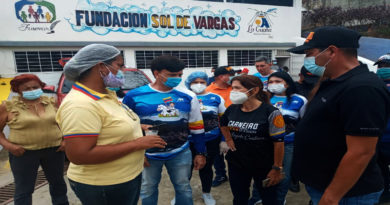 Hombres y mujeres fueron atendidos durante jornada médica de la Fundación Regional Niño Simón La Guaira