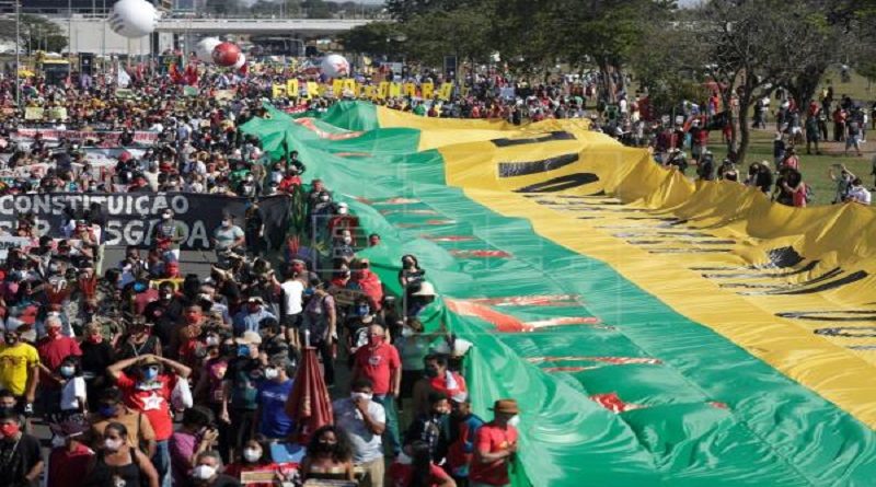 Brasileños vuelven a salir a las calles para protestar contra Bolsonaro