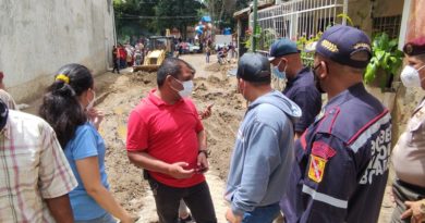 Jefe de gobierno del Distrito capital Nahúm Fernández: Estamos dando atención inmediata a familias afectadas en la parroquia Macarao