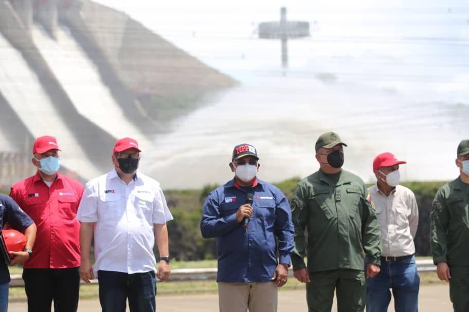 Dotan con más de 8 mil uniformes y herramientas a fuerza trabajadora del sector eléctrico en Bolívar